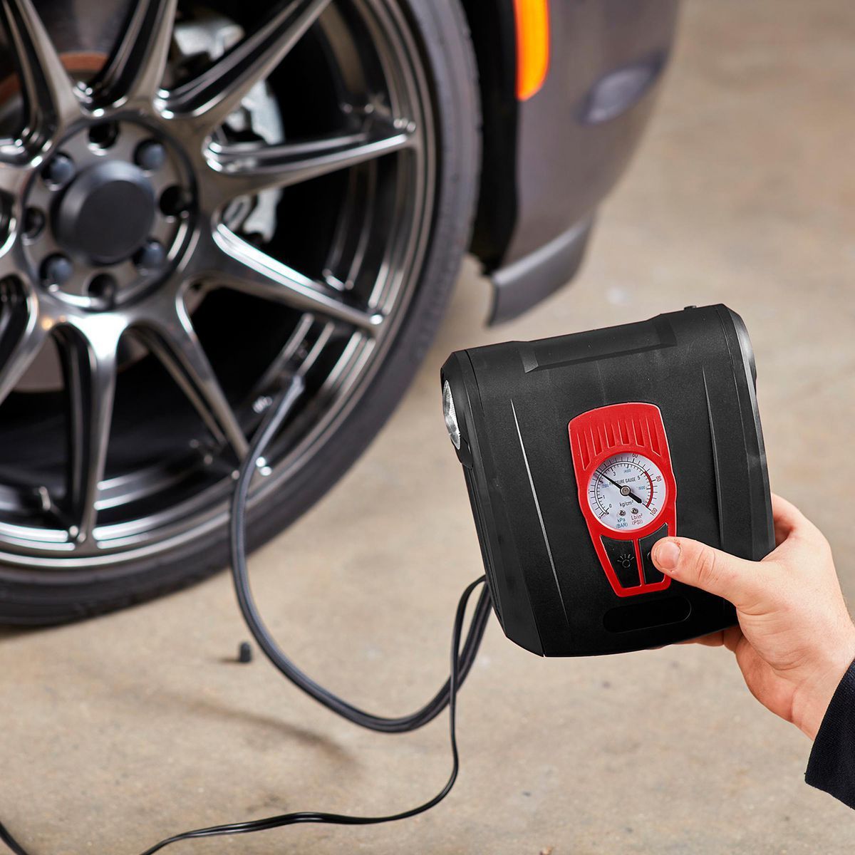 12V Portable Tire Inflator with LED Light A367