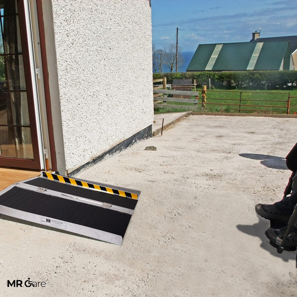 Portable Lightweight Foldable Wheelchair Ramp with Handle 4FT Y852929