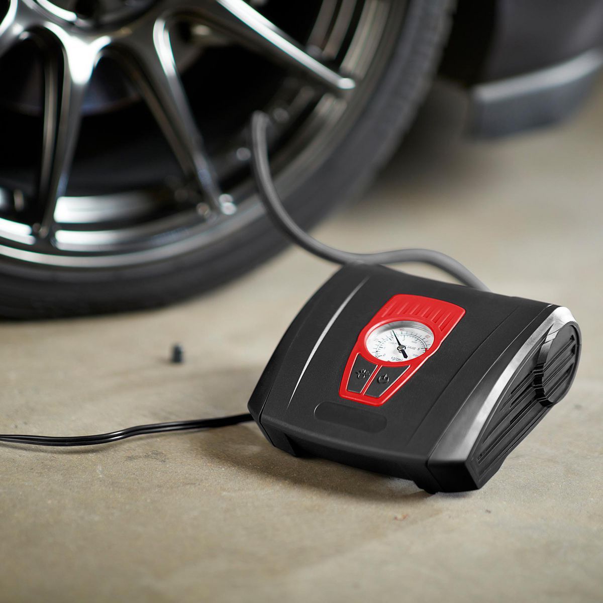 12V Portable Tire Inflator with LED Light A367