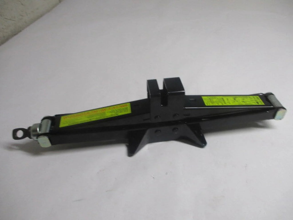 Pre-Owned 2020 Kia Sportage Wheel Tire Jack Assembly OEM Q727