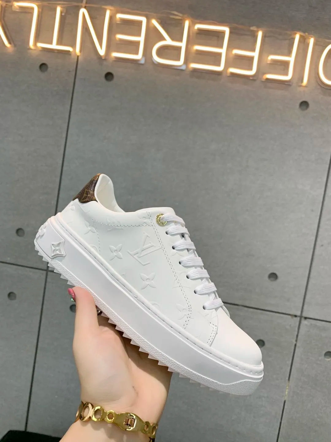White Sneaker I3006