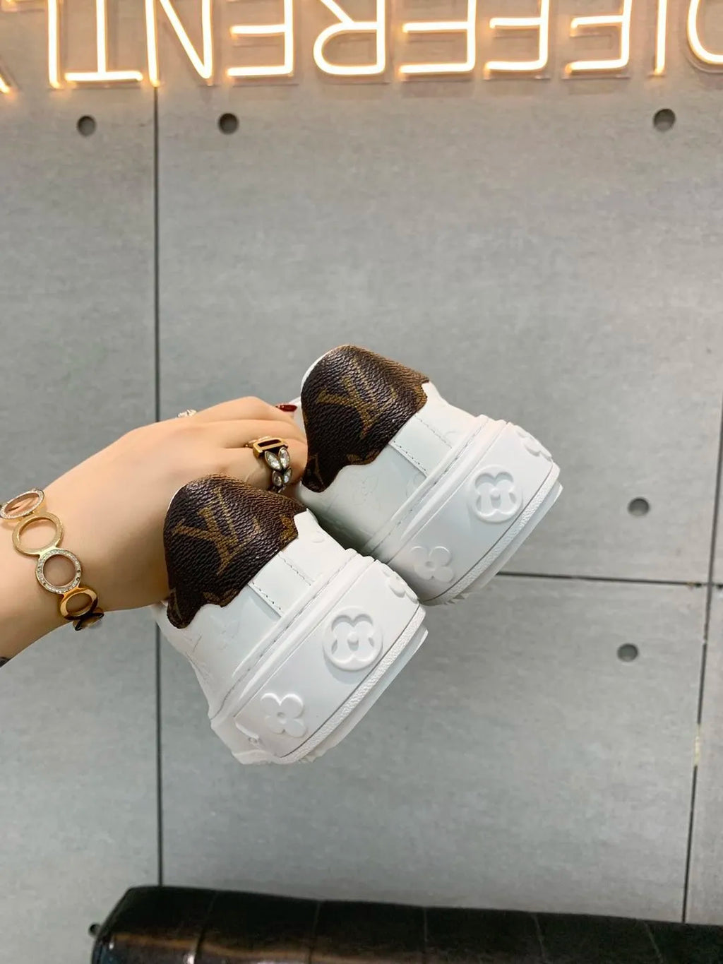 White Sneaker I3006