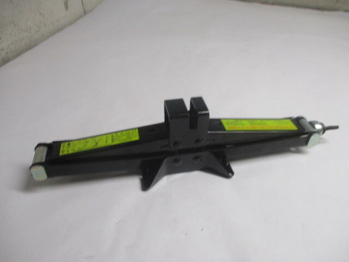 Pre-Owned 2020 Kia Sportage Wheel Tire Jack Assembly OEM Q727