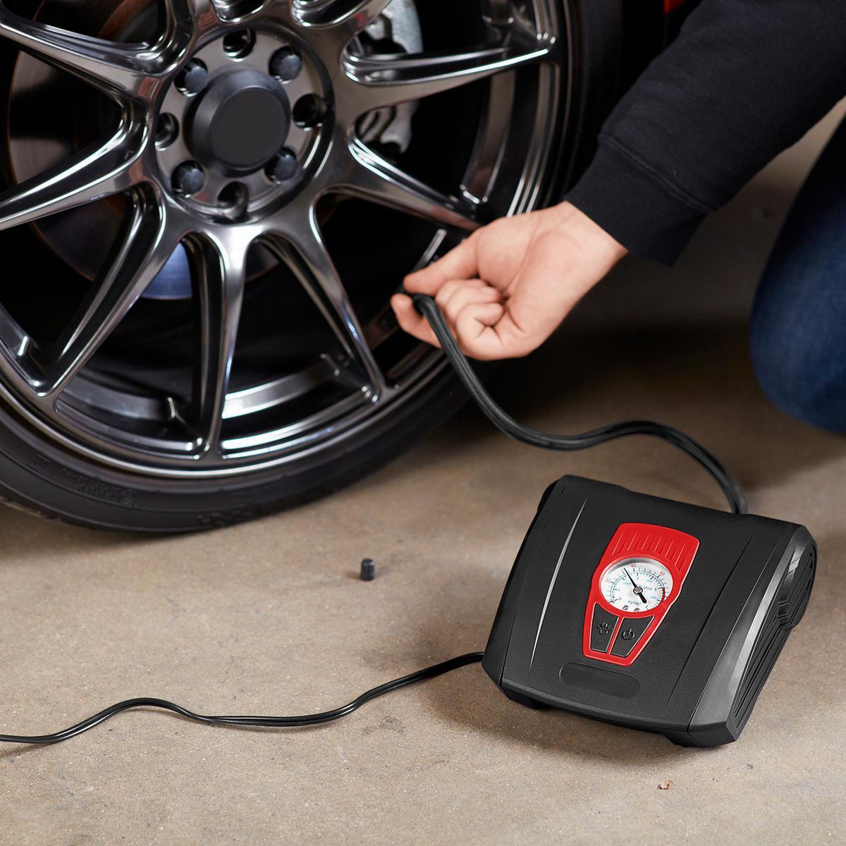 12V Portable Tire Inflator with LED Light A367