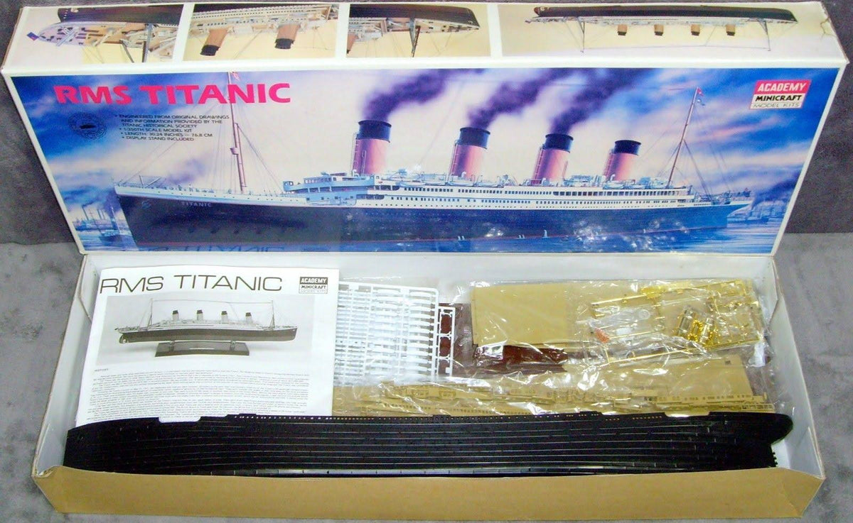 1/350th RMS Titanic Ship Model Kit with Display Stand H406