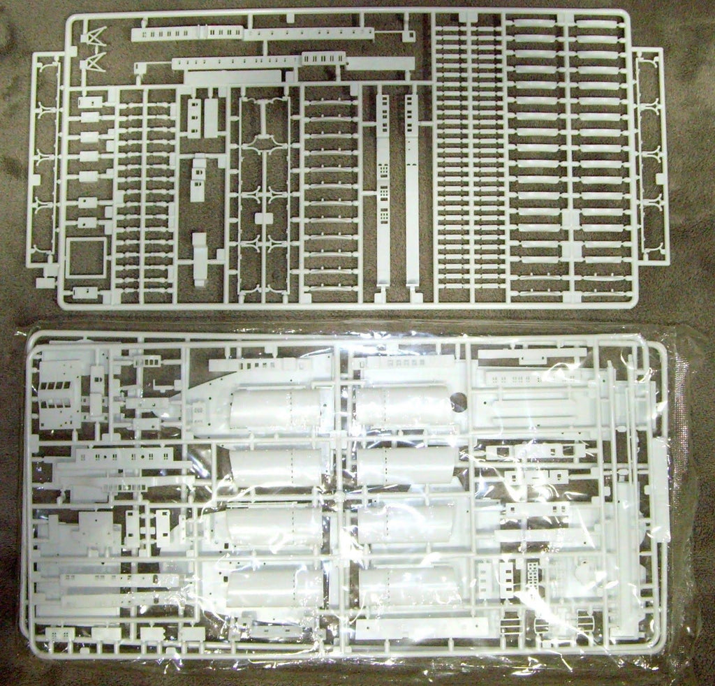 1/350th RMS Titanic Ship Model Kit with Display Stand H406
