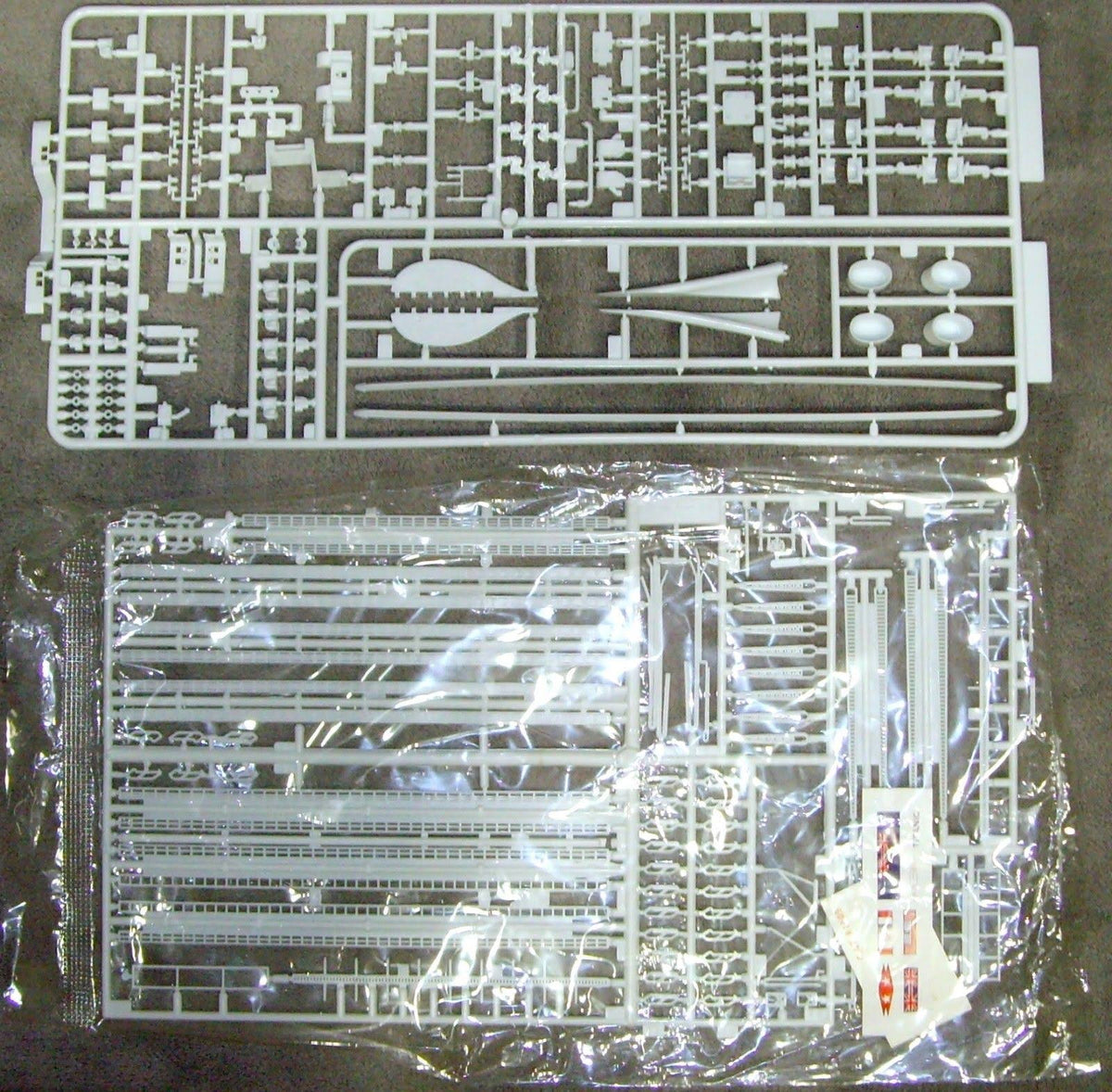 1/350th RMS Titanic Ship Model Kit with Display Stand H406